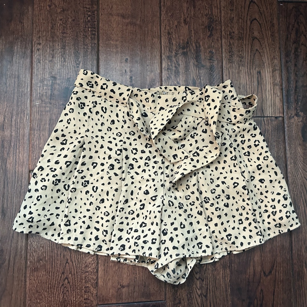 Aritzia Cheetah print skort